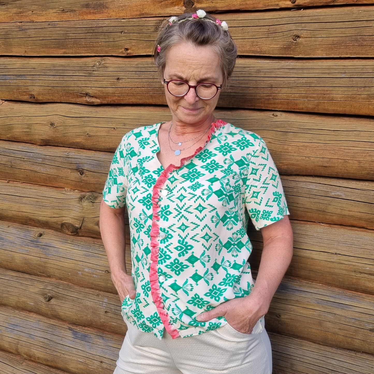 DAISY - Bluse mit Rüsche am Ausschnitt - Gr. 32-50