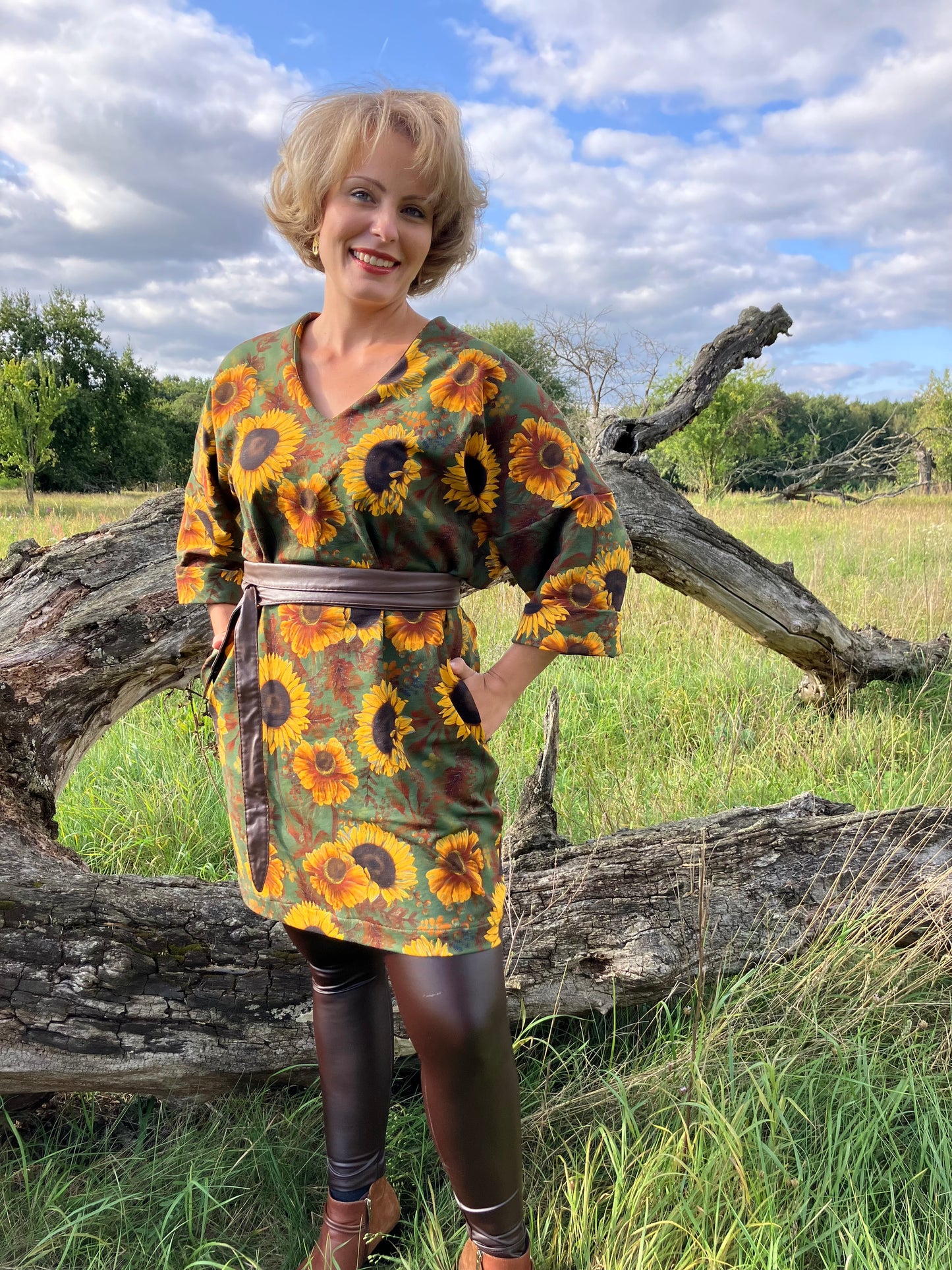 Kleid Tara aus French Terry mit Sonnenblumen